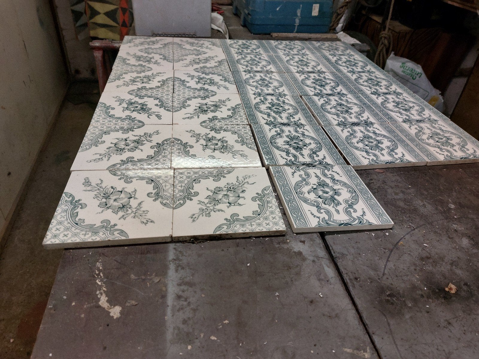 Oude tegeltjes met patroon en rand in groene tint, 15 cm, Ophalen of Verzenden
