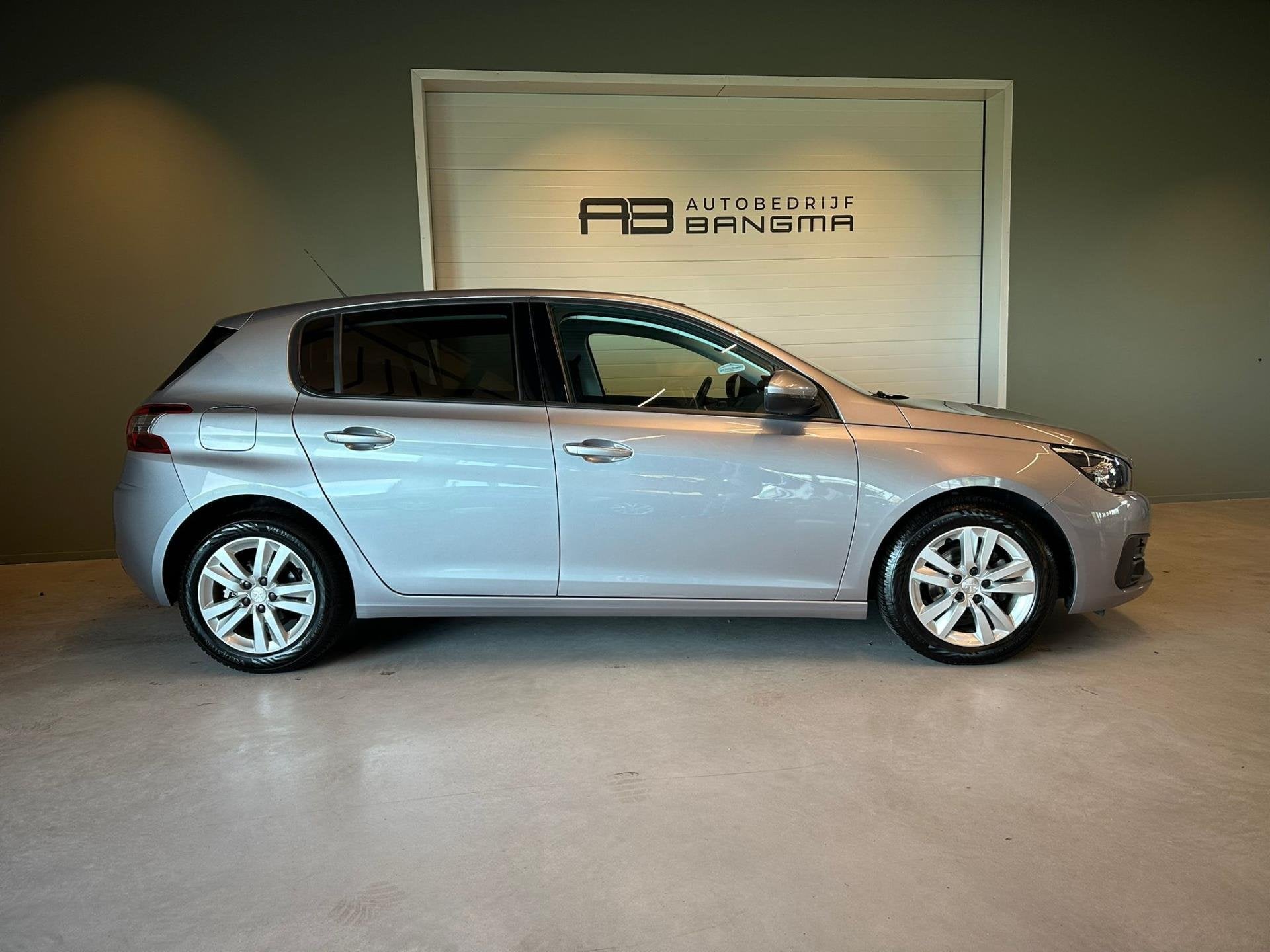 Peugeot 308 1.2 PureTech BLUE LEASE EXECUTIVE|CLIMA AIRCO|NA, Stof, Gebruikt, 1199 cc, Met garantie (alle)