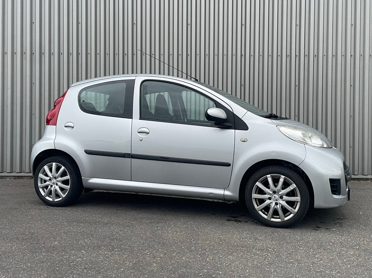 Peugeot 107 1.0 - 5DRS - NWE KOPP - NETTE STAAT!!, Auto's, Peugeot, Voorwielaandrijving, Stof, 4 stoelen, 68 pk