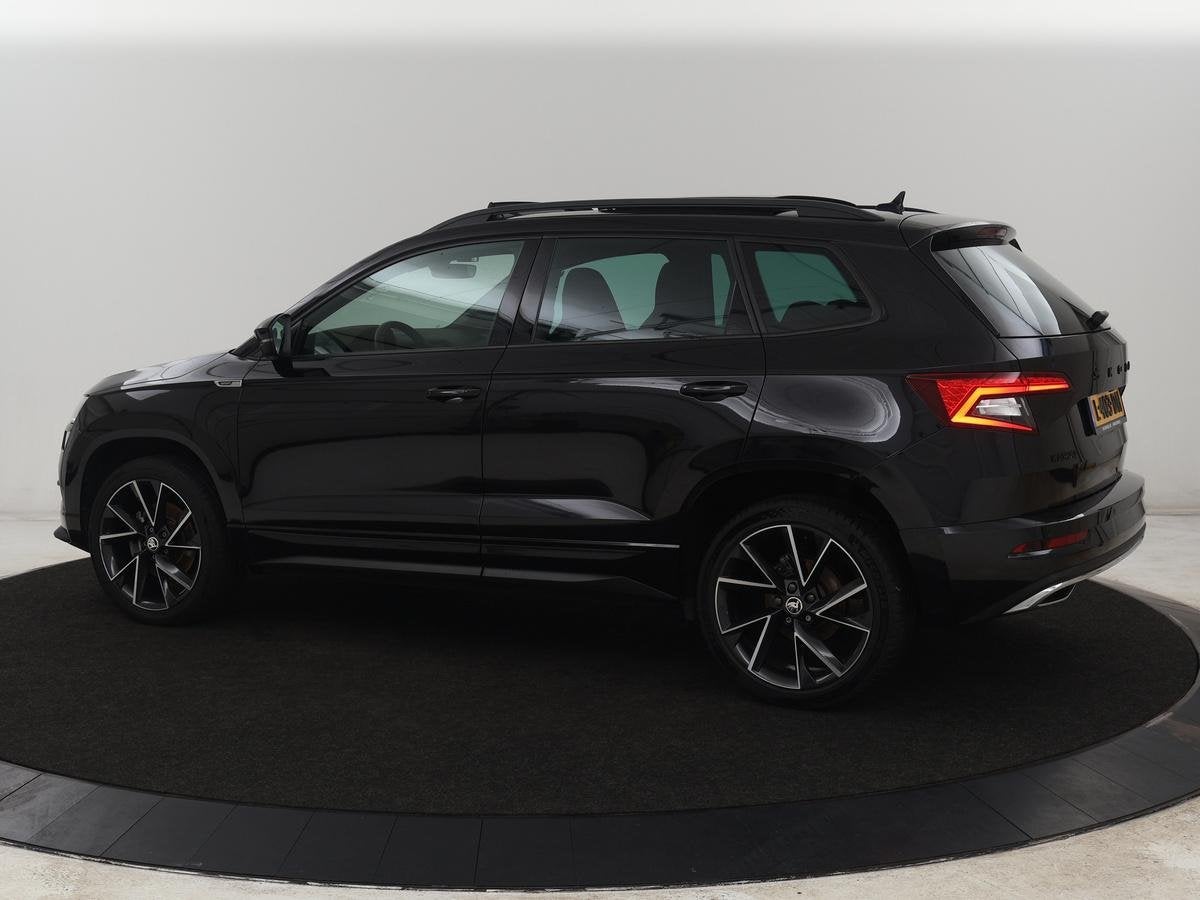 Skoda Karoq 1.5 TSI Sportline | Panoramadak | Stoelverwarmin, Auto's, Stof, 4 cilinders, 150 pk, Zwart