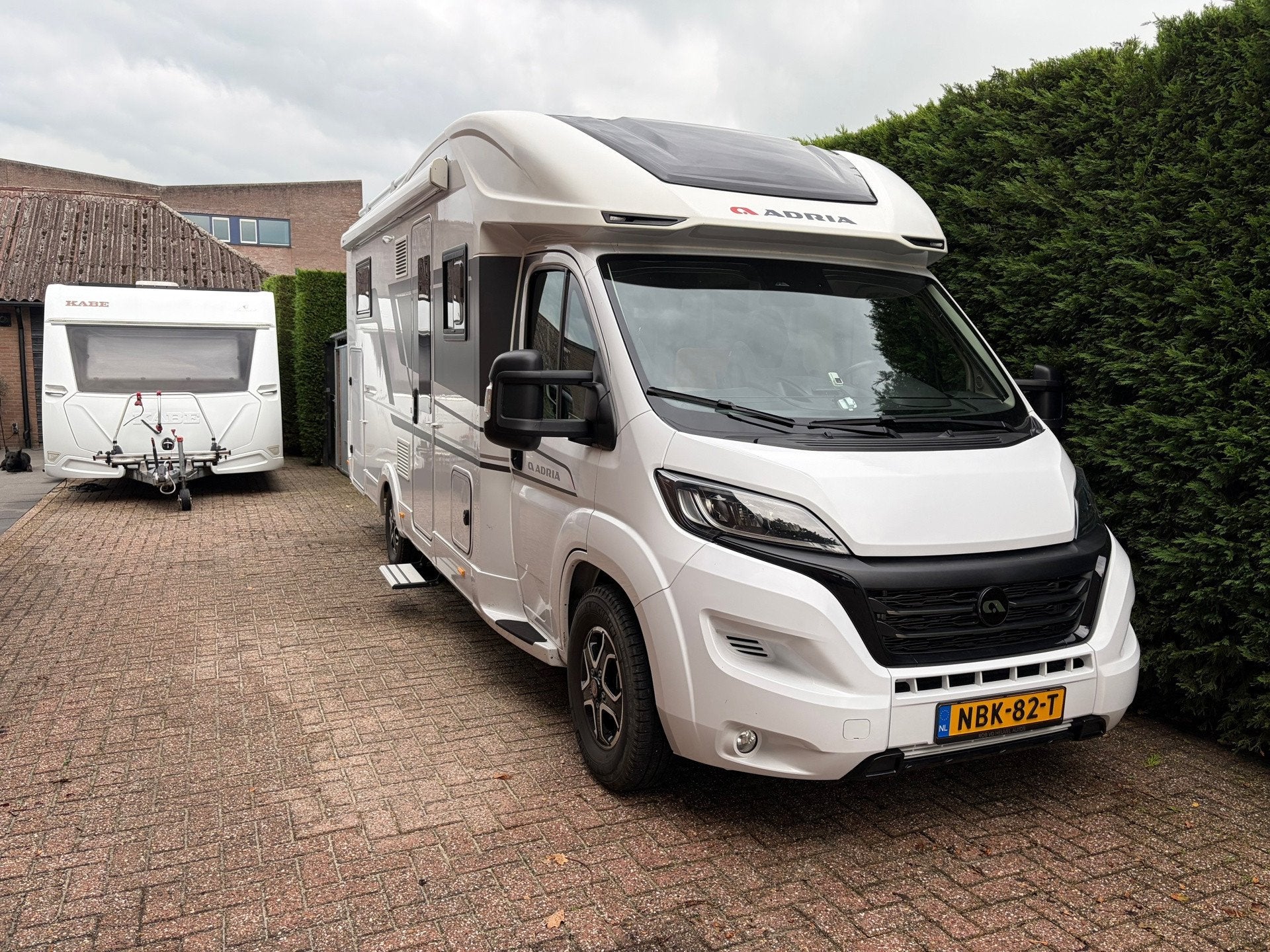 Adria CORAL 670DL Plus bj 2023 14638 KM lengte bedden face t, Caravans en Kamperen, ESP-stabiliteitscontrole, Elektrische ramen