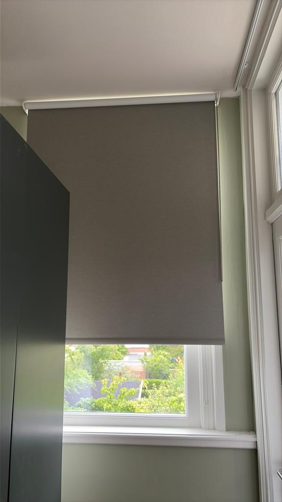 NIEUW Veneta rolgordijn grijs/bruin verduisterend 170x171, Ophalen of Verzenden, Nieuw, Bruin, 150 tot 200 cm