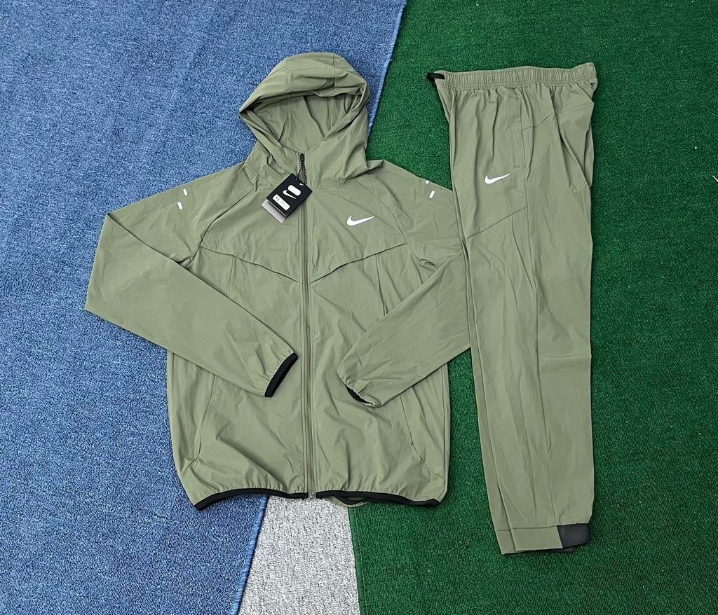 Trainingspak Nike, Ophalen, Zo goed als nieuw
