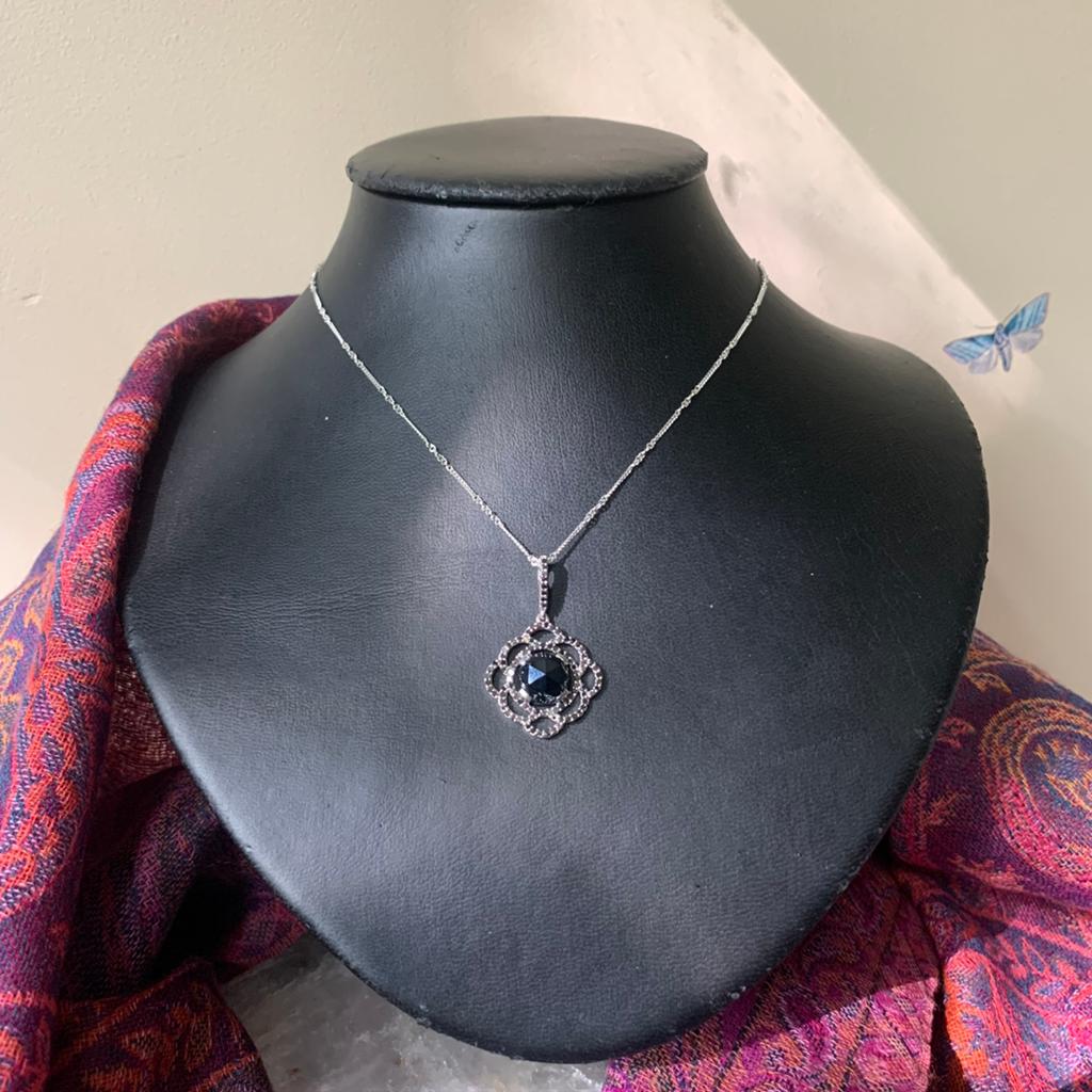 Spinel hanger beschermt vreugde succes welvaart magie, Zwart, Nieuw, Ophalen of Verzenden, Met edelsteen