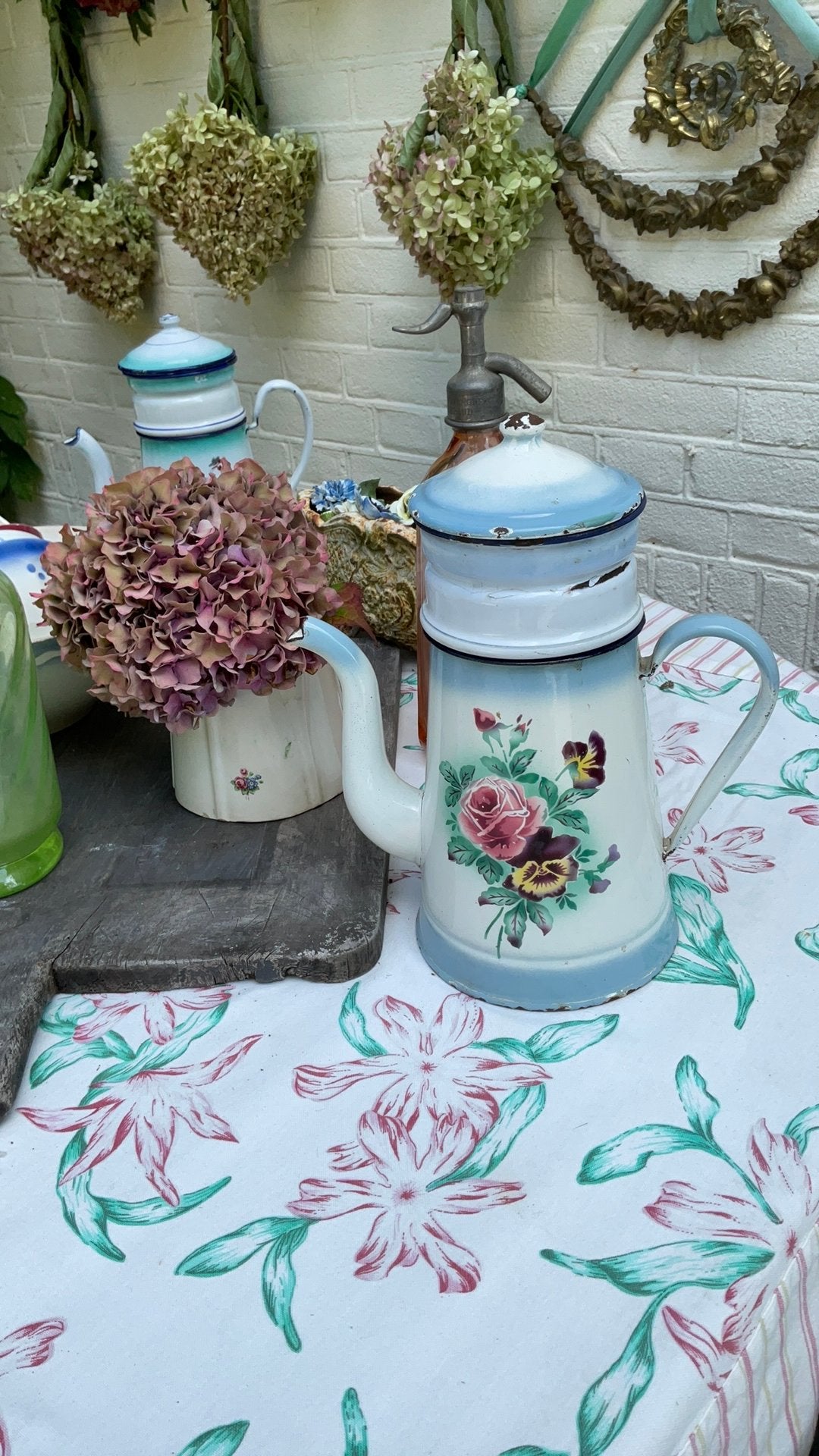 Ooie oude Frans emaille koffiepot gebloemd met filter, Ophalen of Verzenden