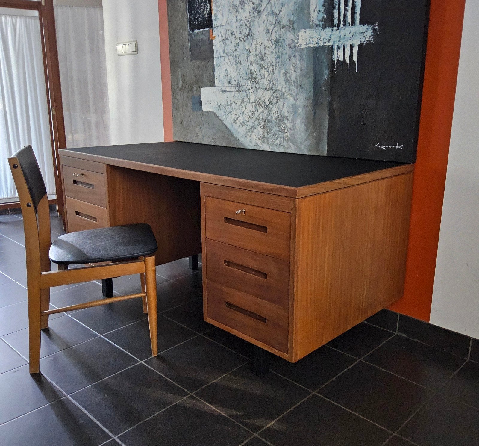 vintage bureau in teakfineer met matzwart werkblad, Ophalen, Demontabel, Gebruikt, 150 cm
