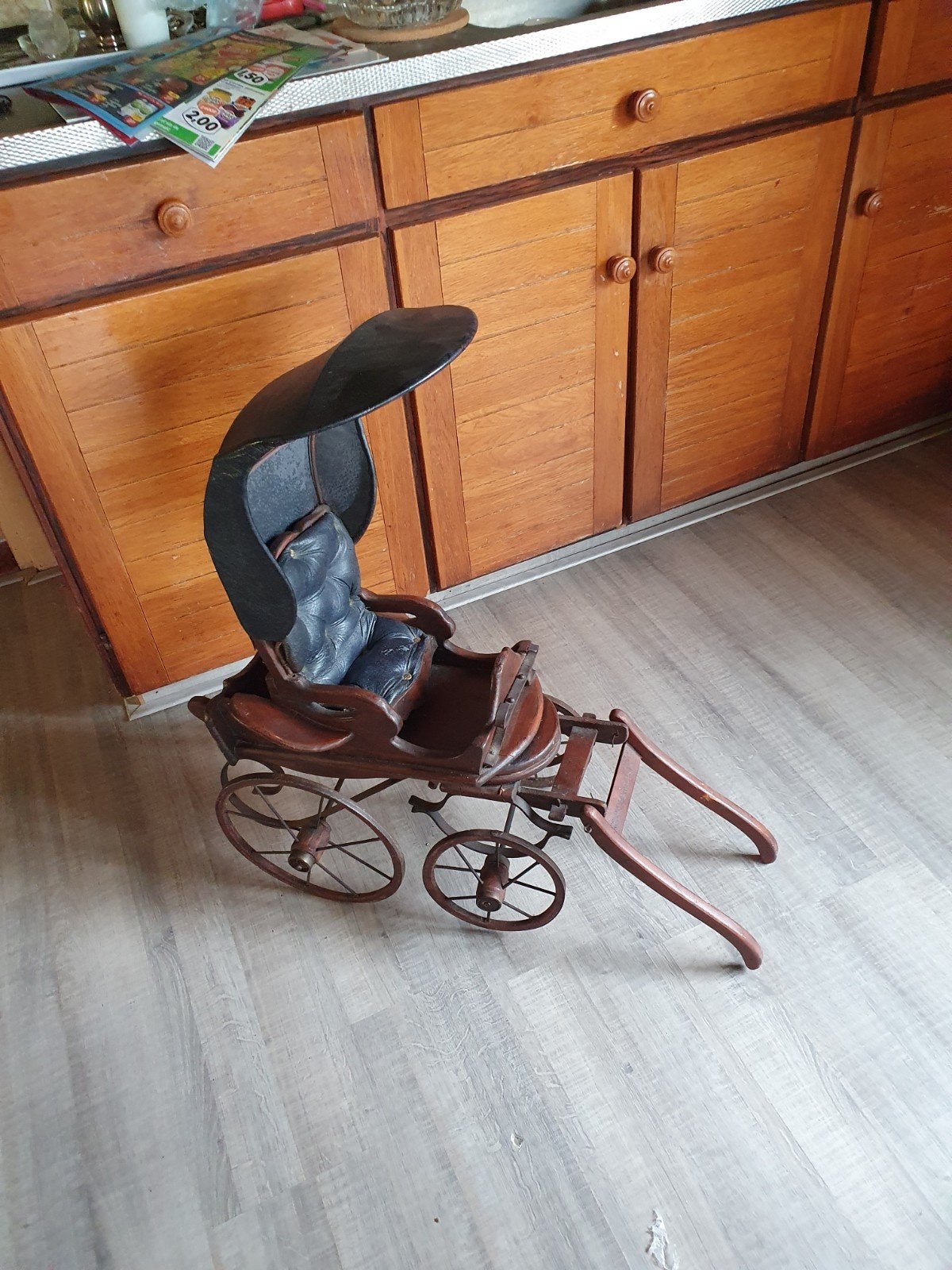 Antieke poppenwagen, houten kinderwagen, Ophalen
