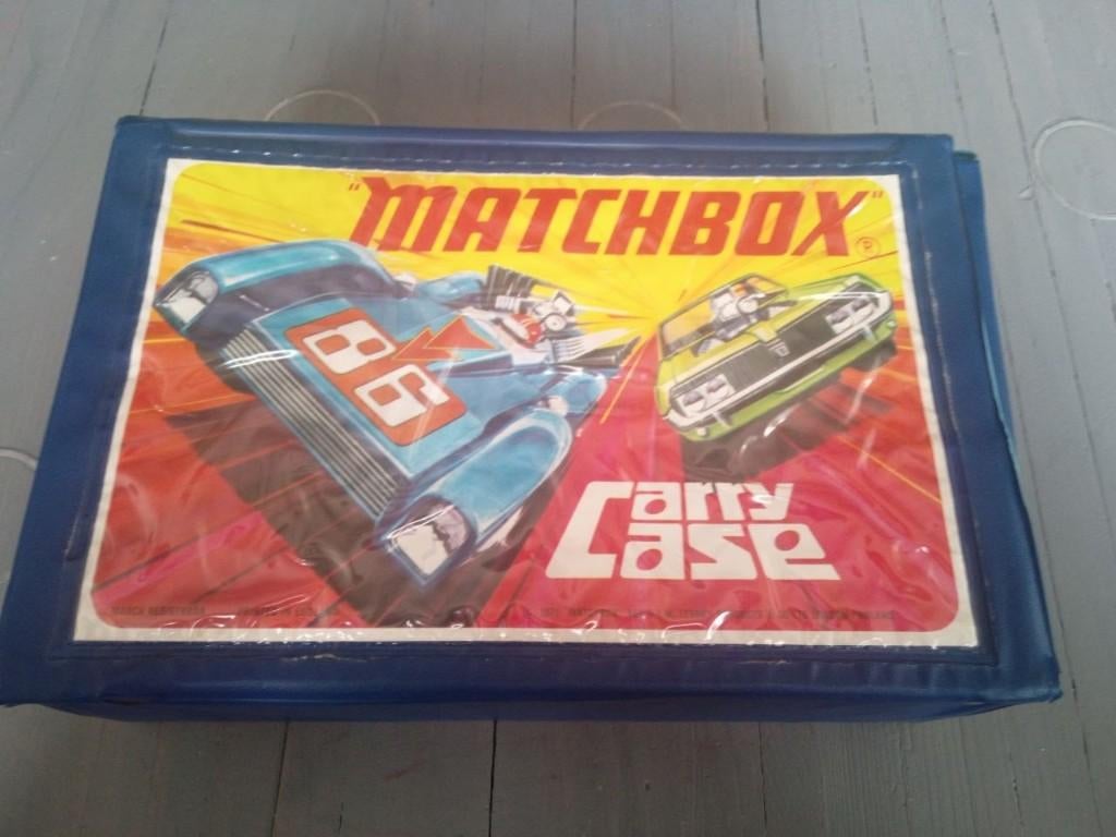 Leuke Matchbox koffer + 24 Matchbox / Hot wheels autootjes, Ophalen of Verzenden, Gebruikt