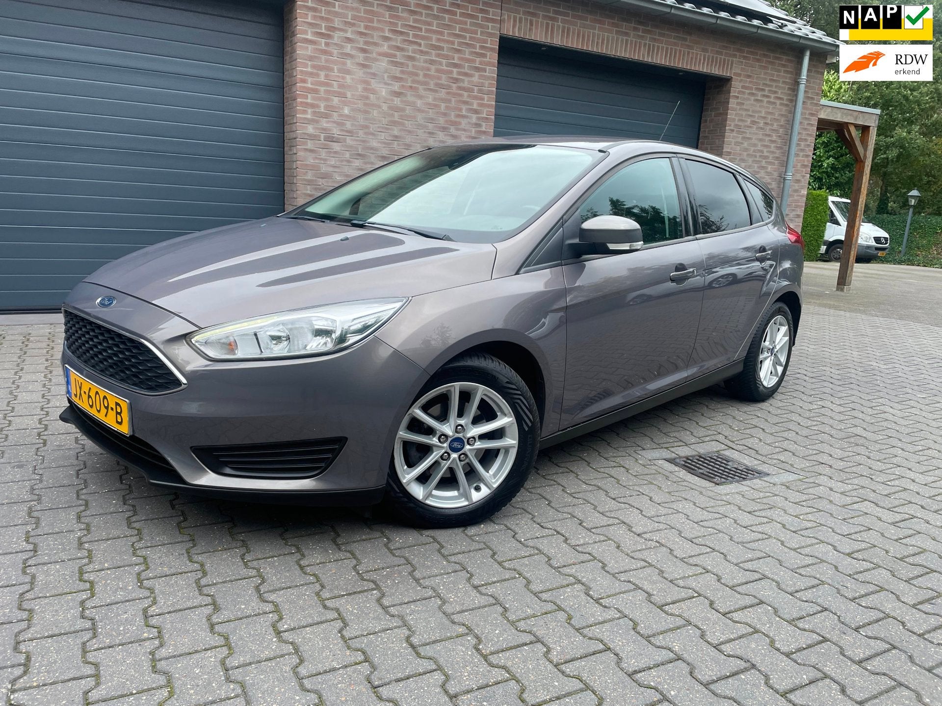 Ford Focus 1.0 Trend AIRCO CAMERA PDC 2016, 101 pk, Gebruikt, Euro 6, Bruin