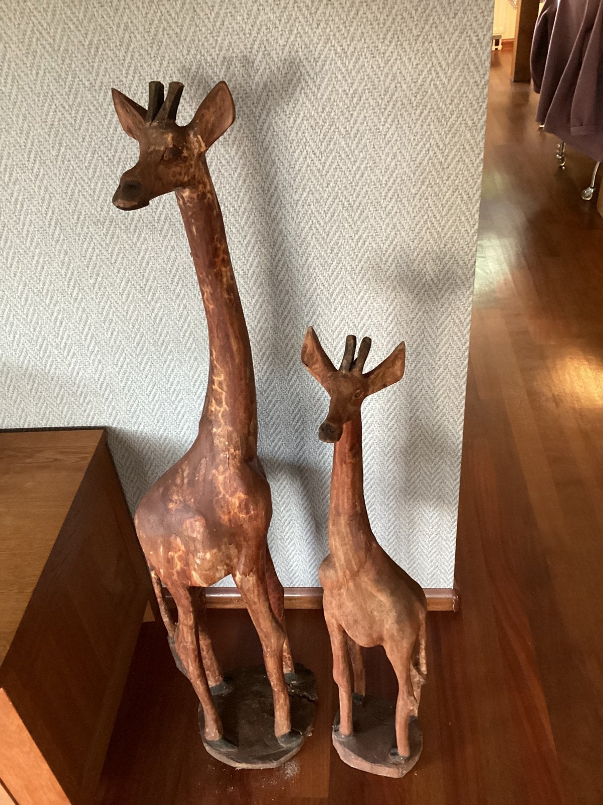 2 houten giraffen 125 en 95 cm uit Kenia, Ophalen, Hout, Gebruikt, Overige stijlen