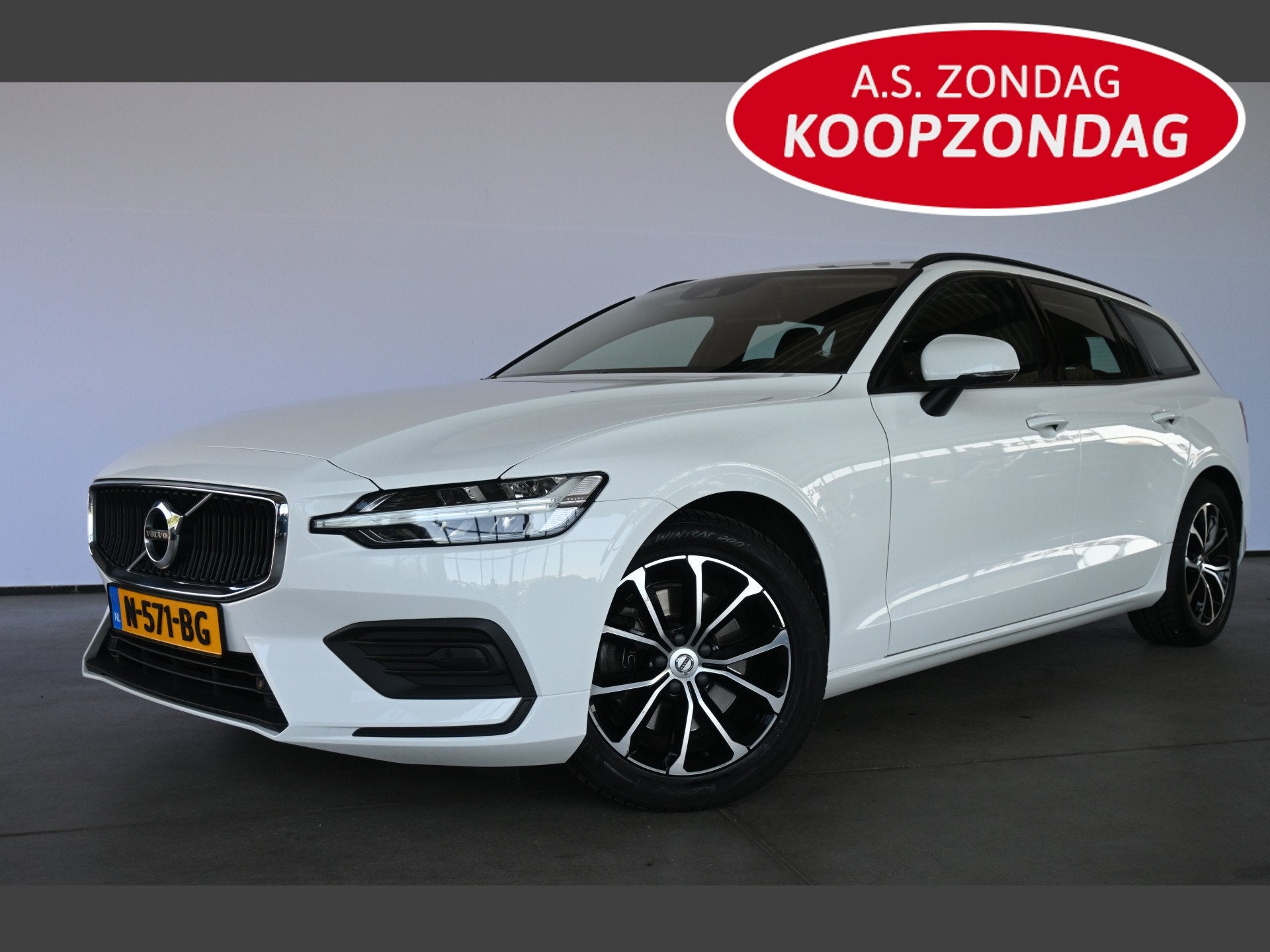 Volvo V60 2.0 B3 Momentum Advantage Automaat Navigatie Stuur, Stof, 4 cilinders, Origineel Nederlands, Hybride Elektrisch/Benzine