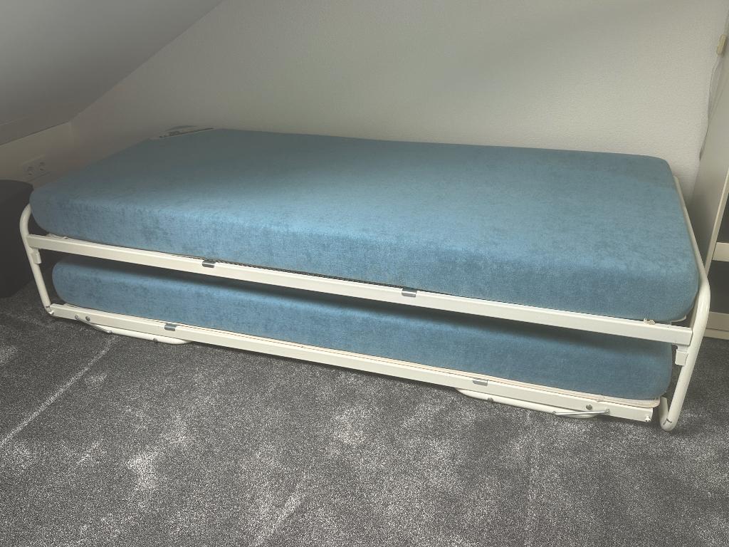 Praktisch onderschuif bed, Ophalen, Gebruikt, 90 cm, Eenpersoons