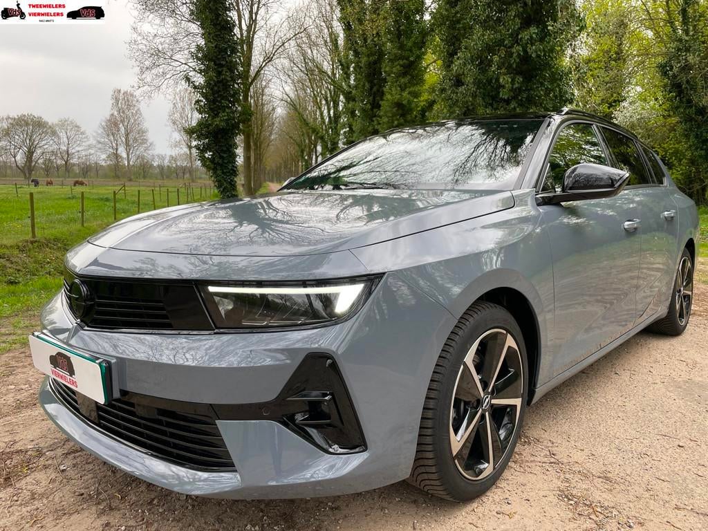 Opel ASTRA SPORTS TOURER 1.2 Turbo GS Pano Stuur- Stoelverw, Voorwielaandrijving, Gebruikt, Leder en Stof, 19 km/l