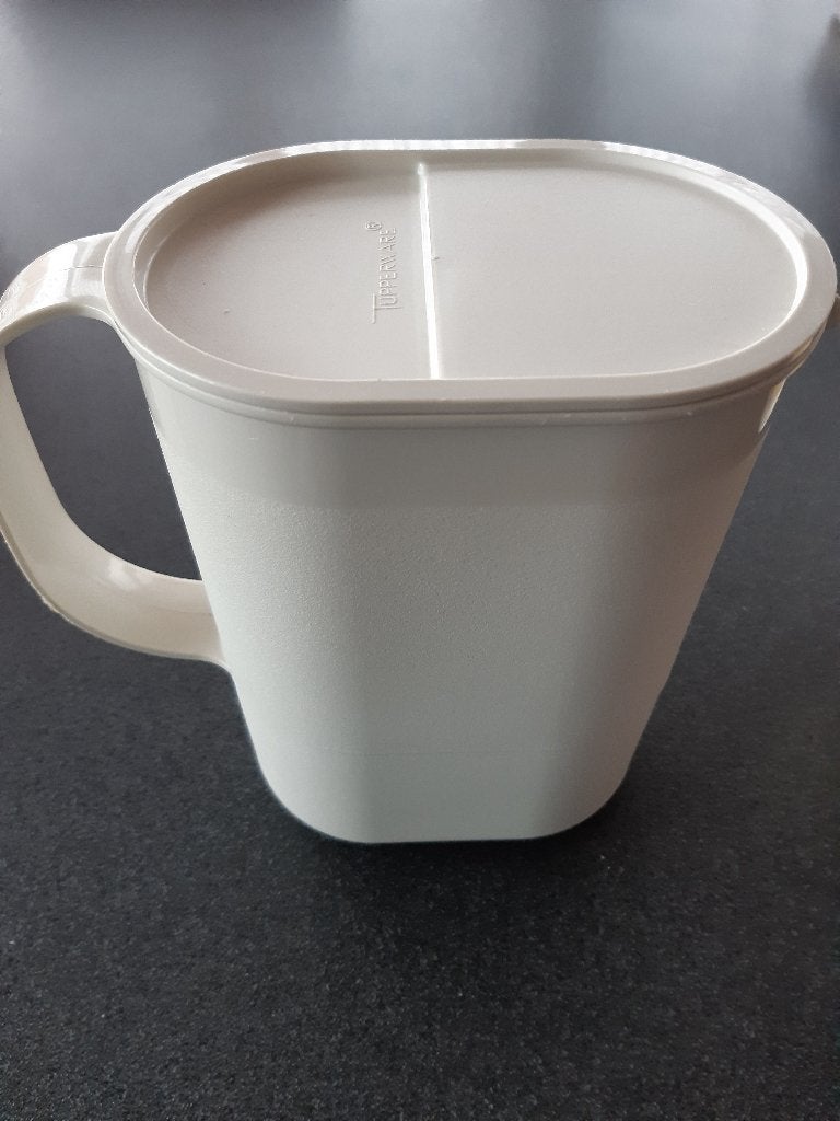 Tupperware water of sapkan 125 ml zgan, Beker of Kan, Ophalen of Verzenden, Zo goed als nieuw, 125 ml