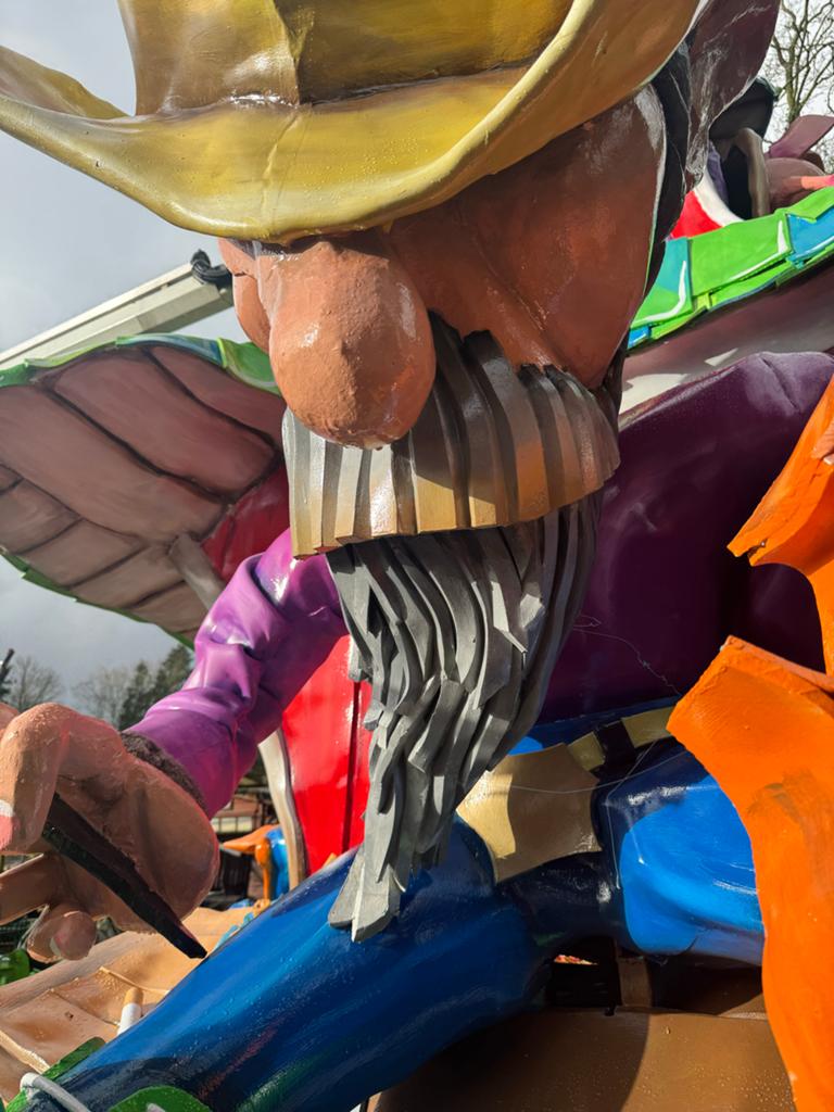 Diverse carnavalswagen onderdelen - Grote koppen en poppen, Hobby en Vrije tijd, Feestartikelen, Ophalen, Gebruikt, Versiering