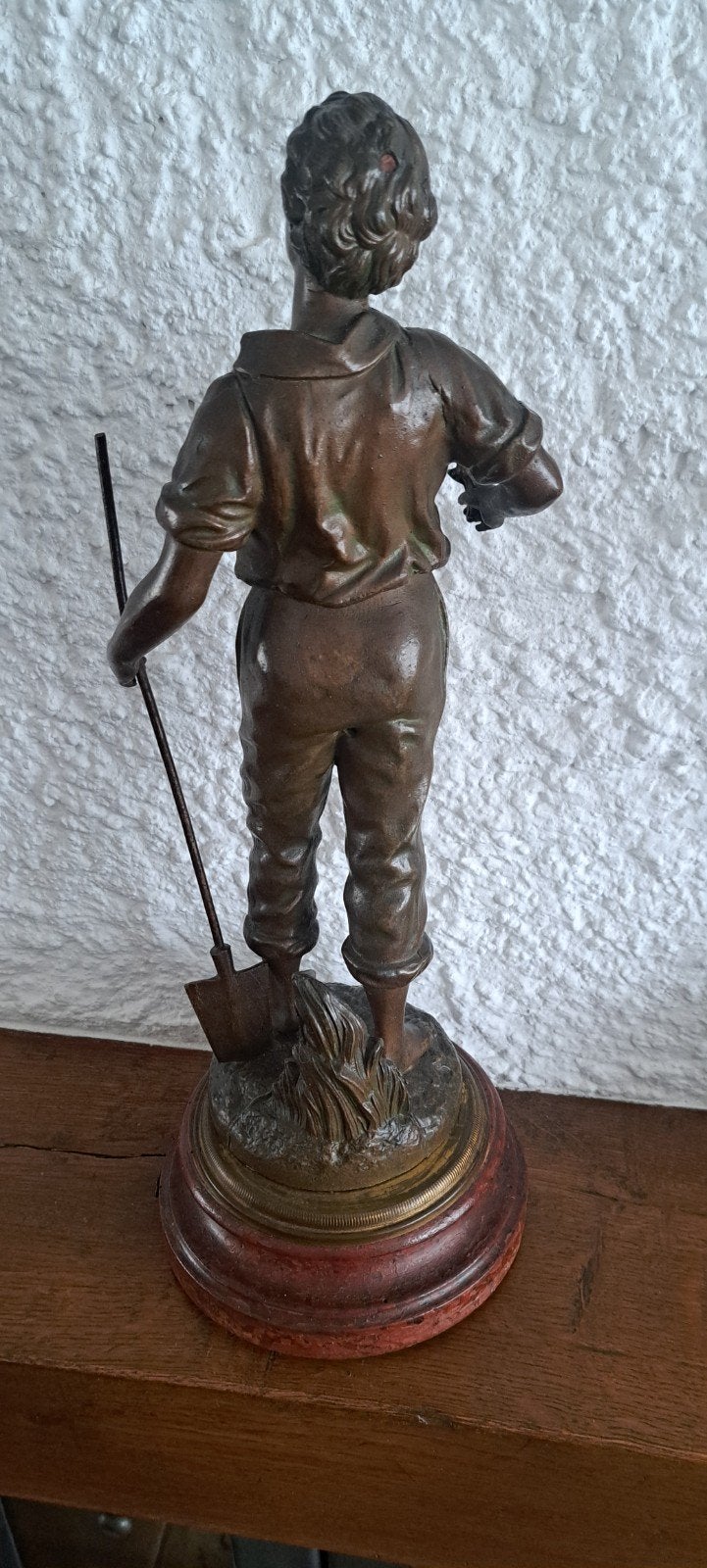 Bronzen beelden jongen en meisje., Ophalen