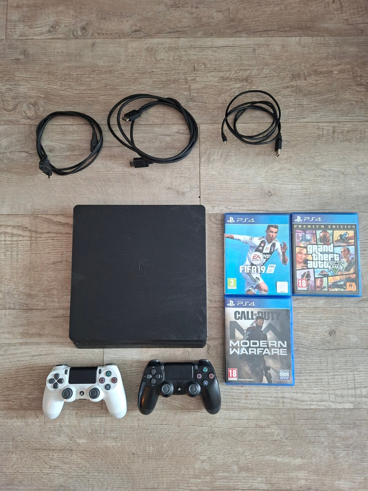 PlayStation 4 Slim met 2 controllers en 3 games, Ophalen, Gebruikt