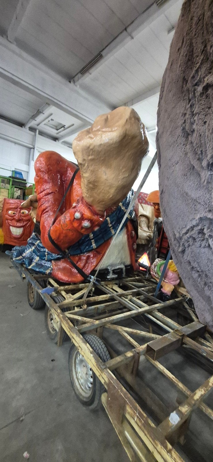 Grote polyester poppen voor carnaval, Ophalen, Gebruikt