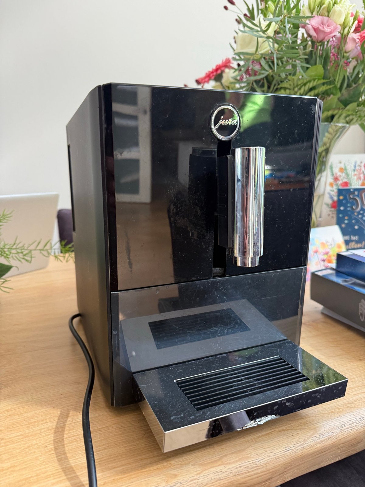 Jura A1 Volautomaat Koffiemachine - Zwart, Ophalen, Afneembaar waterreservoir, Gebruikt, Koffiemachine