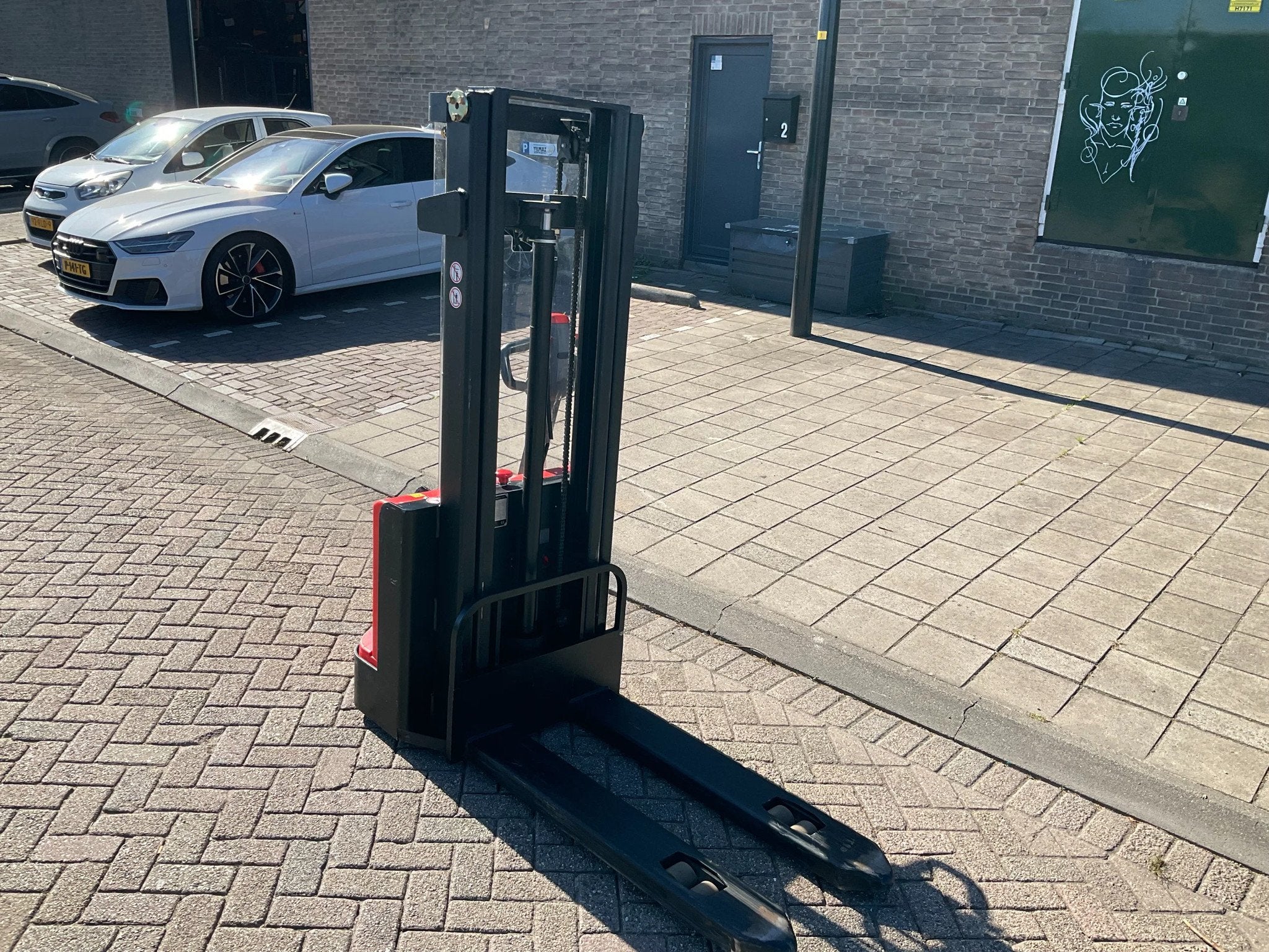 EP ES12-12ES 1200KG 2.70METER STAPELAAR / HEFTRUCK, Stapelaar, Ep, 1000 tot 2000 kg, Marconistraat 2
3133KL  Vlaardingen, NL