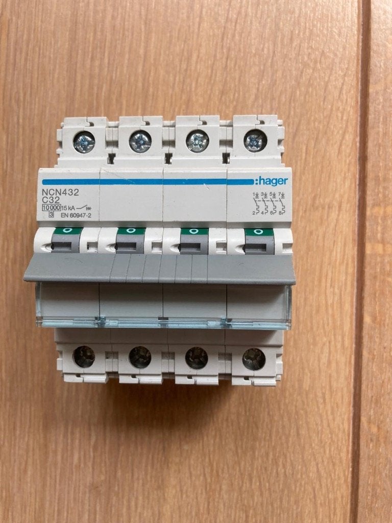 Hager automaat NCN432 C32, Hobby en Vrije tijd, Ophalen, Zo goed als nieuw