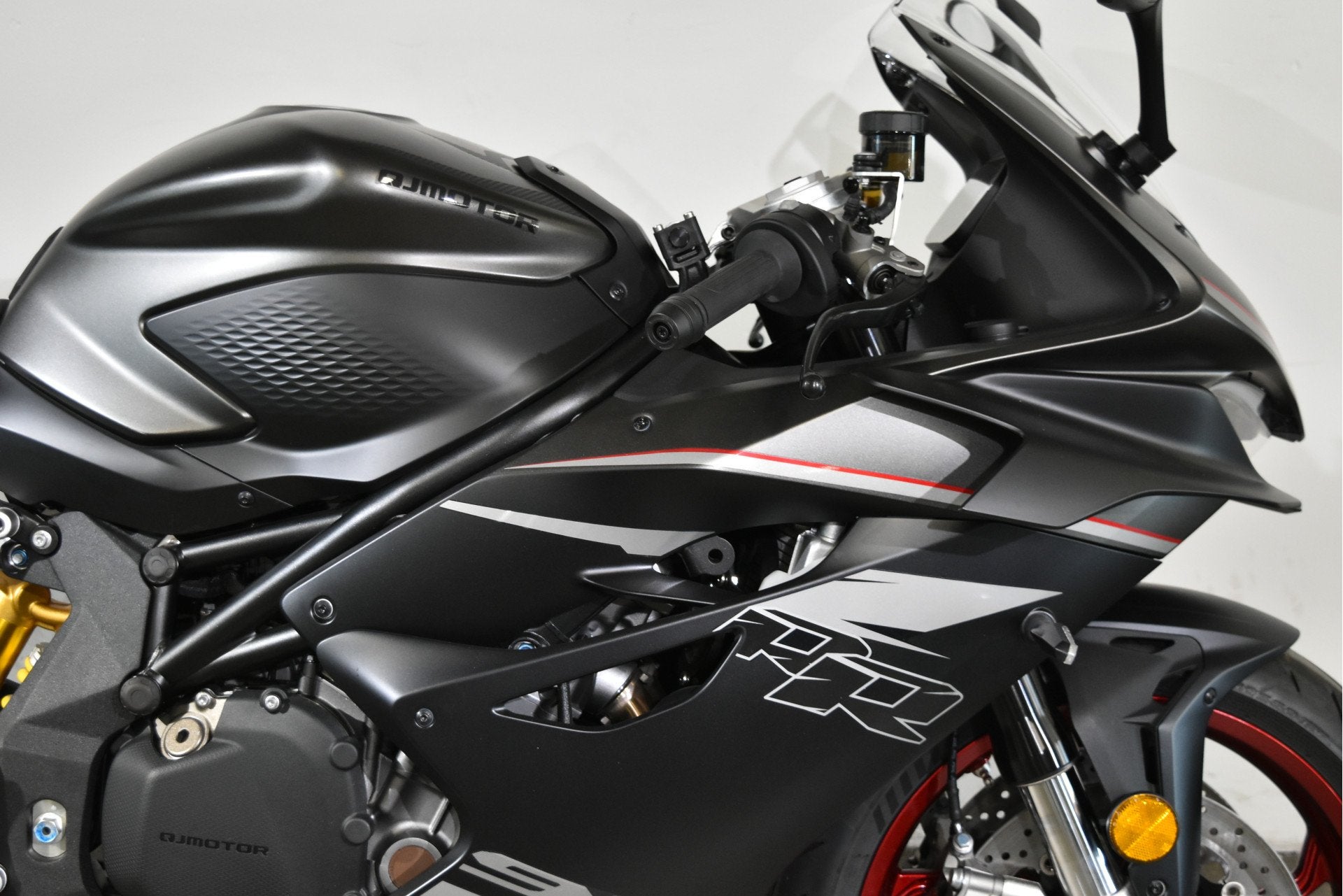 QJMOTOR SRK 921 RR (bj 2026), Traction Control, Bedrijf, 921 cc, Meer dan 35 kW