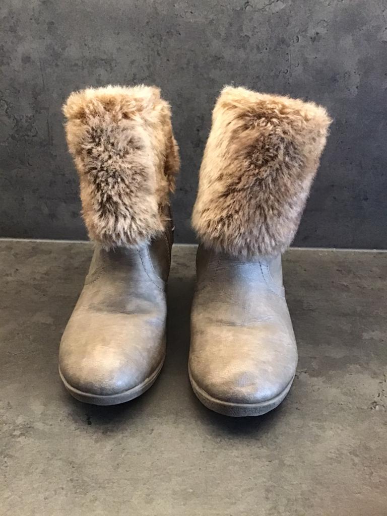 Laarsjes met bont taupe kleur 37,, Kleding | Dames, Ophalen of Verzenden, Zo goed als nieuw, Bruin