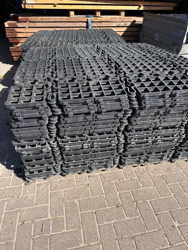 Grote partij grindmatten (50x50x2,5 cm), Tuin en Terras, Ophalen, Rubber, Zo goed als nieuw, 10 m² of meer