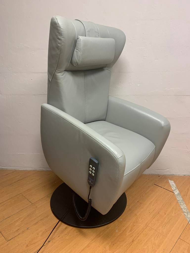 Sta op stoel, Prominent, relax fauteuil. Licht blauw/grijs., Ophalen, Zo goed als nieuw, Leer, 50 tot 75 cm