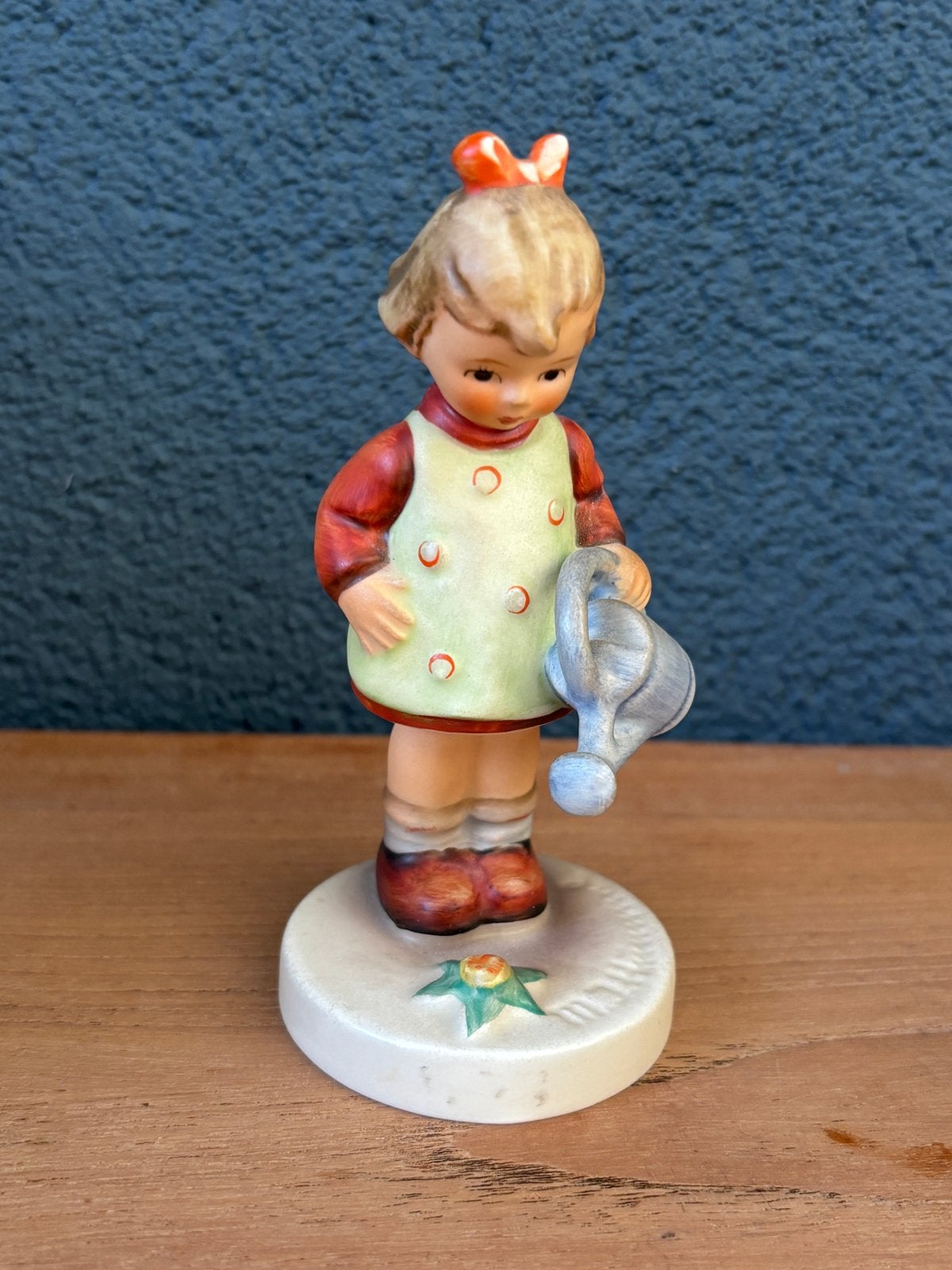 Vintage Hummel beeldje: Meisje met gieter 74, Ophalen