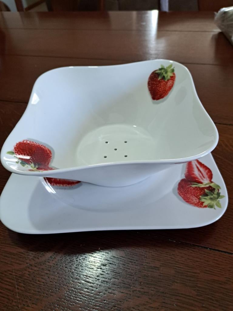 Bieden Aardbeien vergiet met schaal, Huis en Inrichting, Keuken | Servies, Ophalen of Verzenden