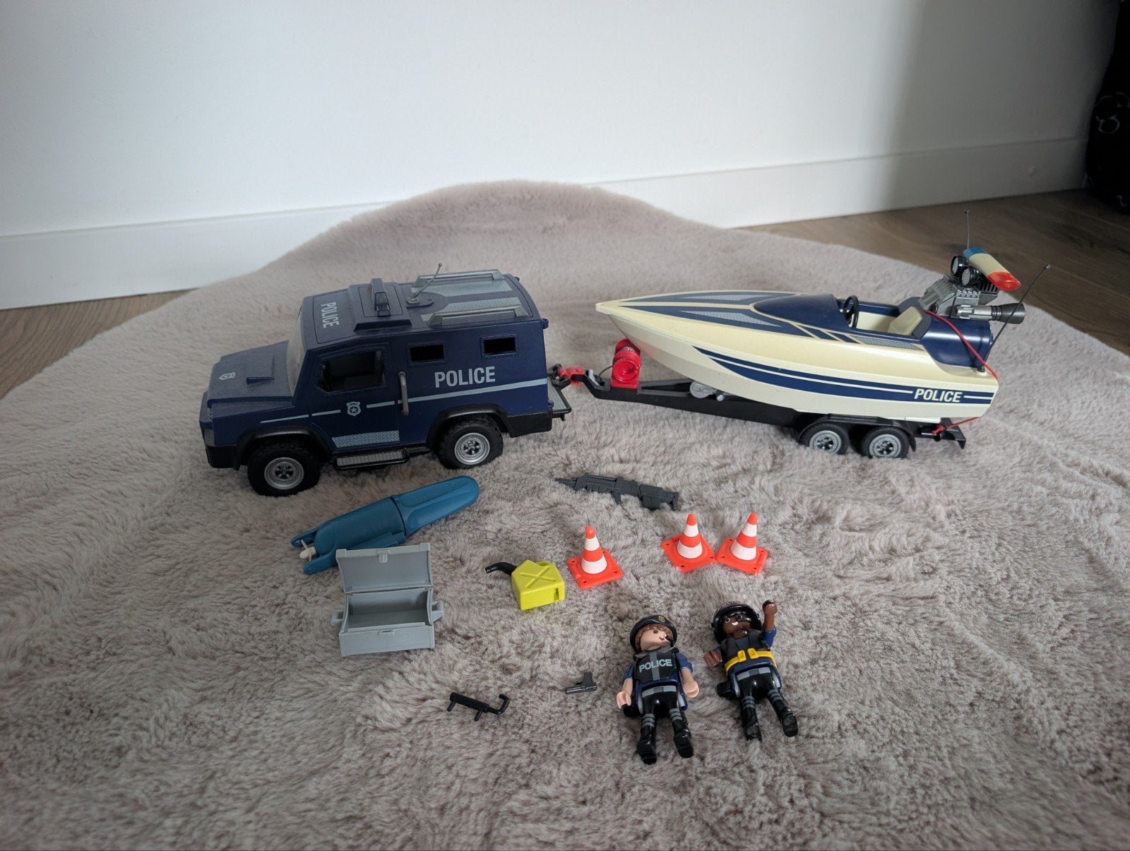 Playmobil Politietruck met boot nr.5187

Motortje van bootje, Ophalen of Verzenden