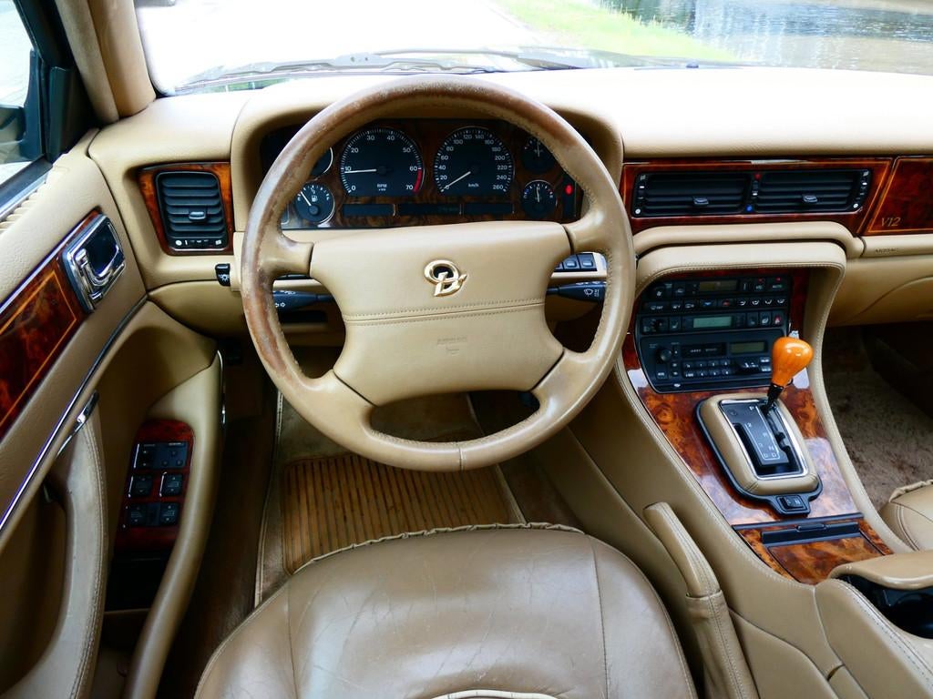 Daimler Double Six 6.0 V12 312pk Origineel Nederlands met hi, Achterwielaandrijving, Gebruikt, Beige, 12 cilinders