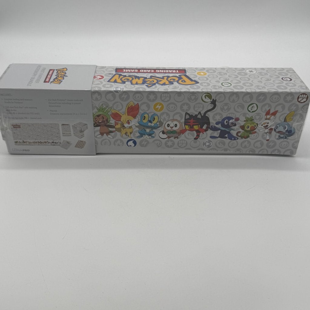 Pokemon Fisrt Partner Accessory Bundle - NIEUW IN SEAL, Ophalen of Verzenden, Nieuw, Speeldeck