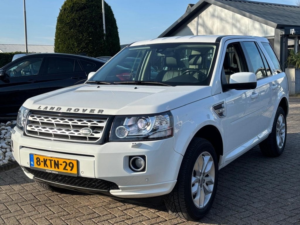 Land Rover Freelander 2.2 TD4 Sport 4WD Dealer Auto Trekhaak, Auto's, Gebruikt, Zwart, Wit, Bedrijf