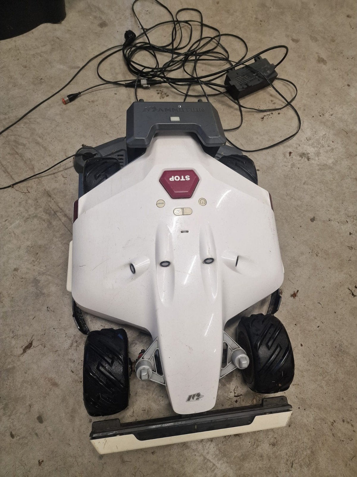 Mamotion Luba 1 Robotmaaier met Laadstation en GPS, Ophalen, Gebruikt, Accu-grasmaaier, Mamotion