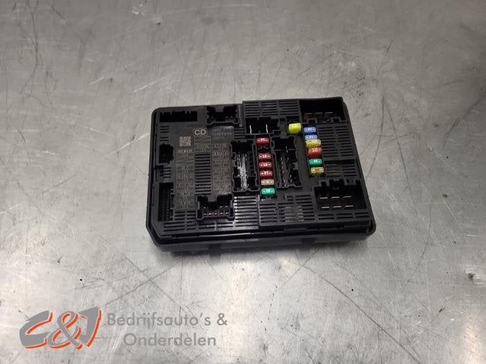 Zekeringkast van een Renault Trafic, Gebruikt, -, Renault, -