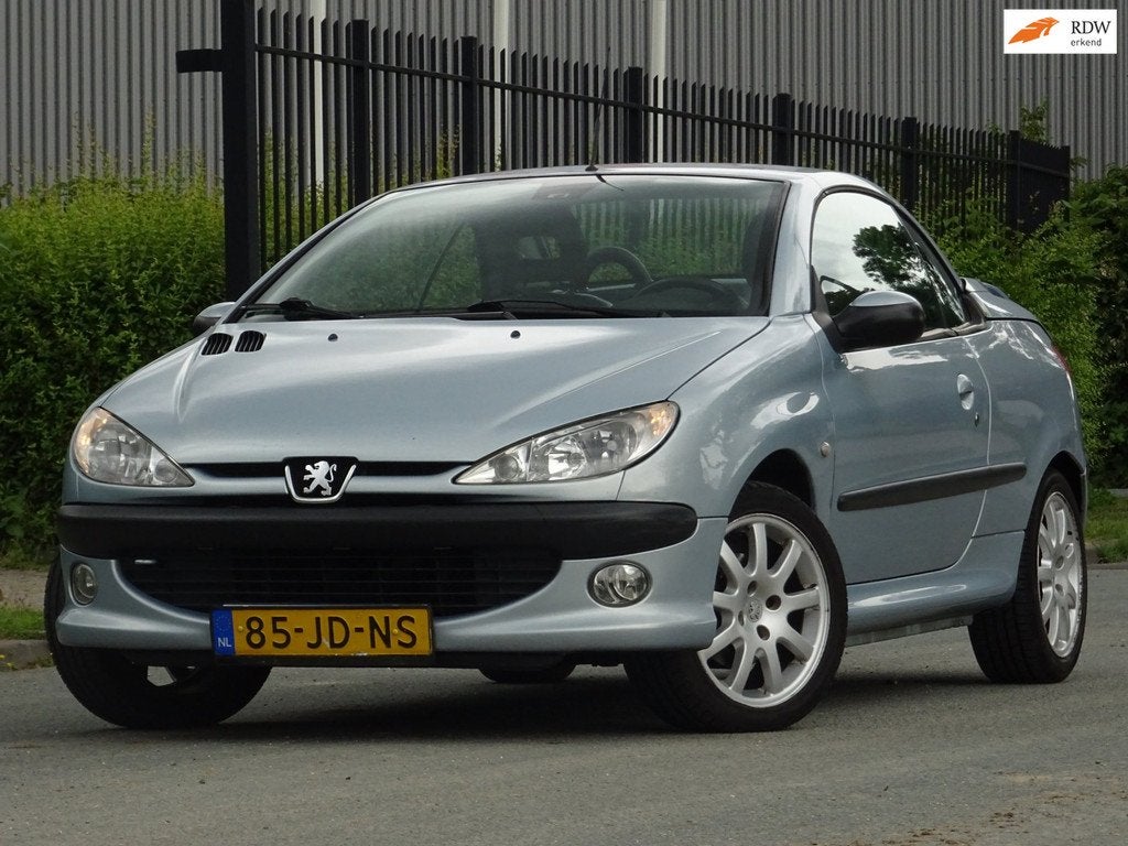 Peugeot 206 CC 2.0-16V NAP/LEER/CARPLAY/ANDROID/APK 06-2027, 136 pk, Gebruikt, 4 cilinders, Cabriolet