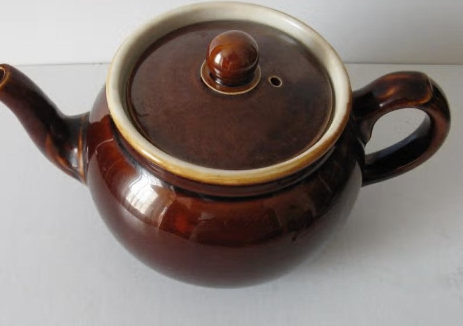 Bruin koffiepotje. Kleur bruin. Luxenburg middenlijn 20 cm., Ophalen of Verzenden, Gietijzer, Pot, Bus of Blik