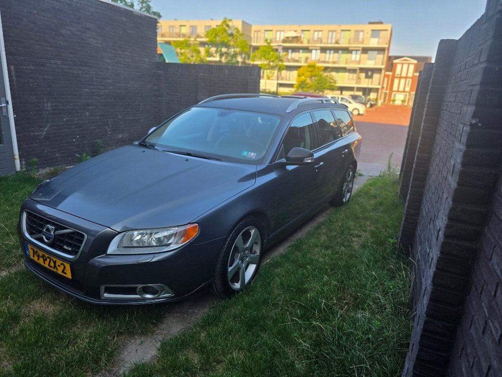 Volvo V70 2.0 T AUT 2011 Grijs R-edition, Auto's, 1800 kg, Zwart, 4 cilinders, Stationwagon
