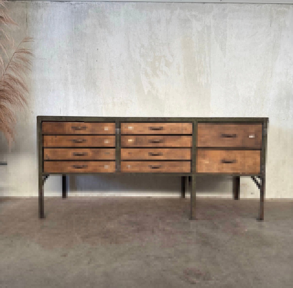 Oude militaire werkbank, vintage ladekast, oud dressoir,, Ophalen