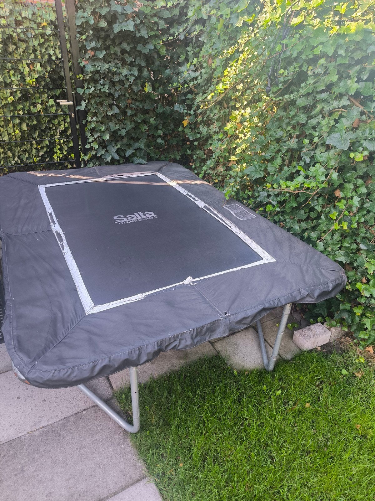 Foto 2 van Salta Trampoline 153x214 cm - Gebruikt maar goed