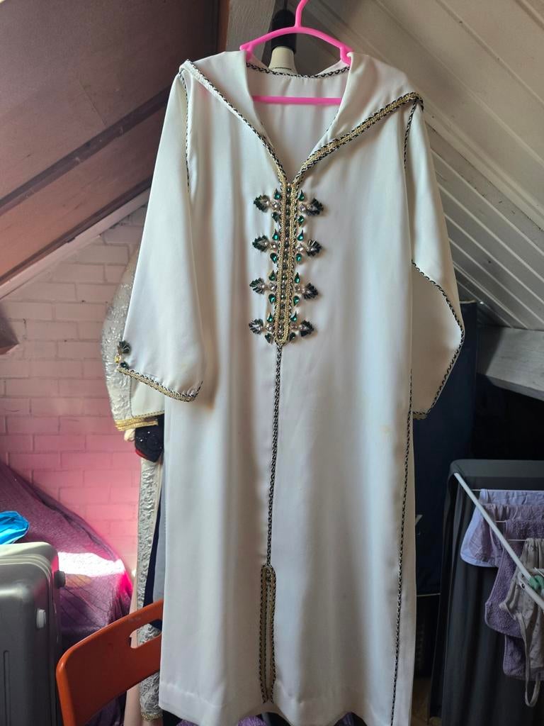 Elegante Witte Djellaba met Groene en Gouden Details, Ophalen of Verzenden, Zo goed als nieuw
