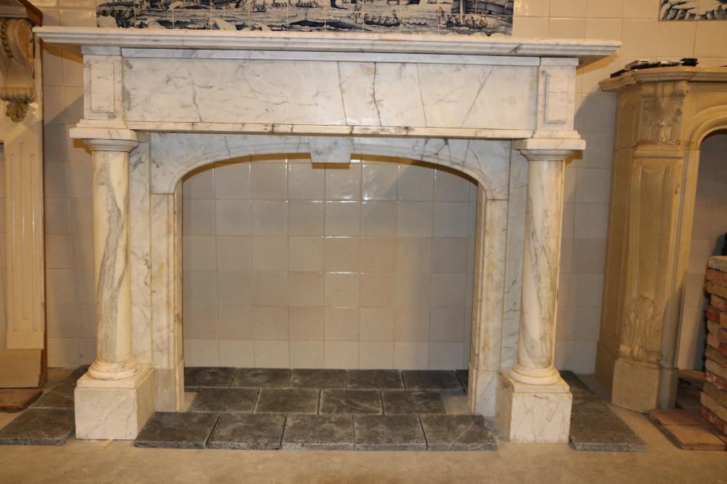 Antieke wit marmer schouw  met pilaren152x113x58 cm, Antiek en Kunst, Ophalen