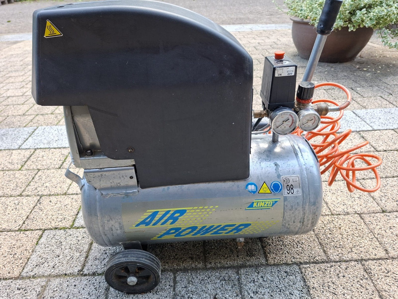 Kinzo Air Power Compressor - Mobiel en Krachtig, Ophalen, 6 tot 10 bar, Zo goed als nieuw, 25 tot 100 liter