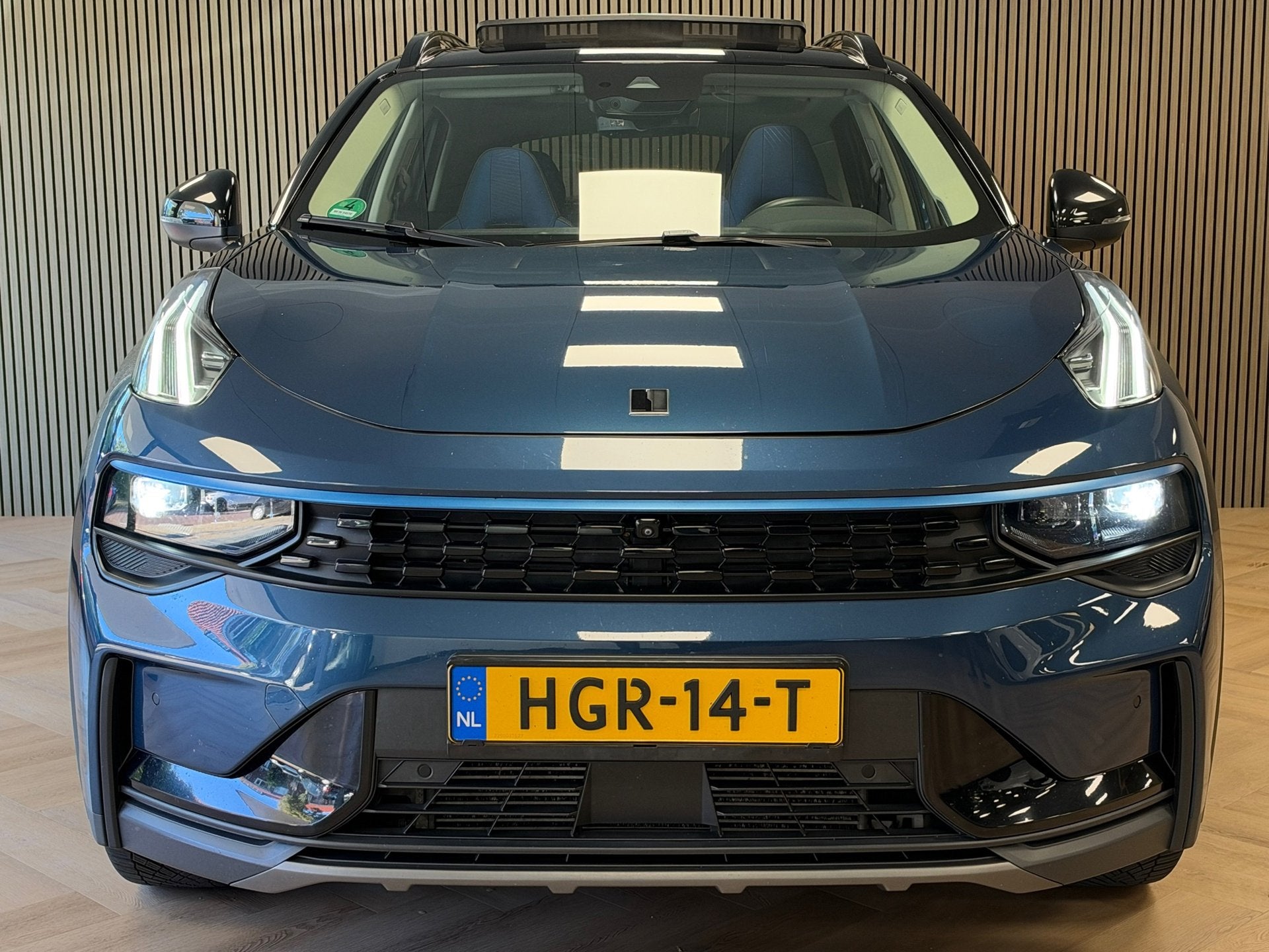 Lynk & Co 01 261PK PLUG-IN HYBRIDE PANORAMADAK AIRCO CAMERA, Auto's, Stof, Met garantie (alle), Blauw, Plug-in hybride