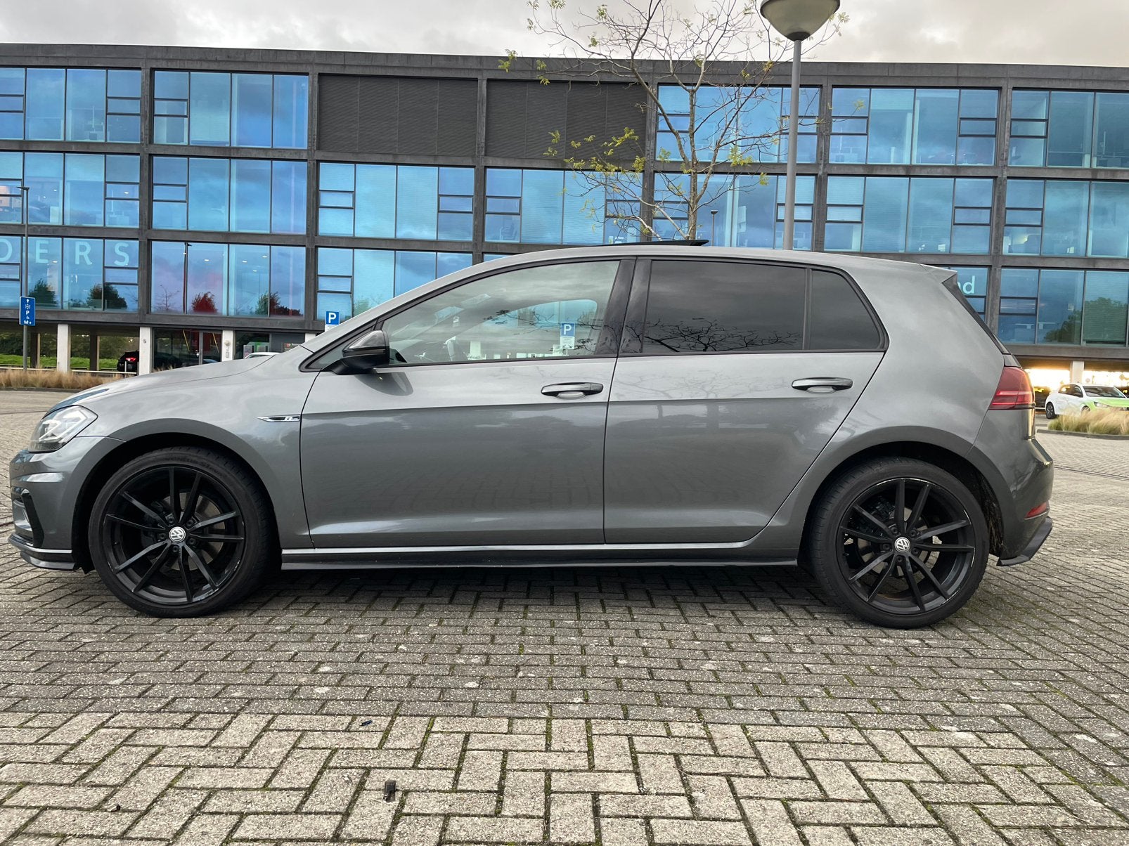 Volkswagen Golf 7.5 R-Line 1.6 TDI 115pk 7-DSG 5D 2017 Grijs, 4 cilinders, Alcantara, Diesel, 25 km/l