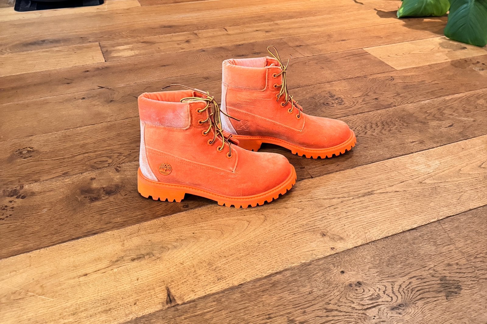 Timberland X Off White Orange Velvet US 9 / EU 40, Lage of Enkellaarzen, Oranje, Ophalen of Verzenden, Zo goed als nieuw