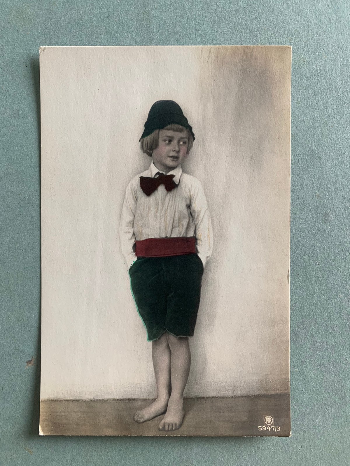 GERESERVEERD 24-2-1921 Jongetje op blote voeten, Ophalen of Verzenden, 1920 tot 1940, Gelopen, Kinderen