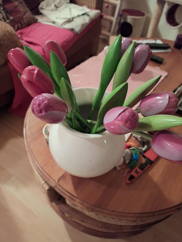 Vaas met porseleinen tulpen, Ophalen, Zo goed als nieuw
